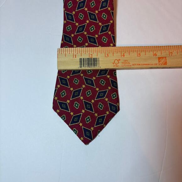 Tommy Hilfiger Men's Tie Necktie Red with Diamond Floral Star Pattern - Picture 2 of 3